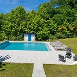 Dans Maison *